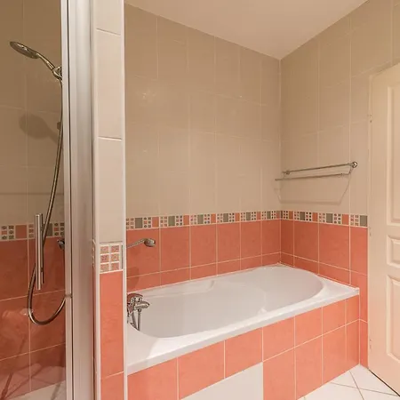 L'hermitage, 3 Avec Terrasse, Vue Lac, Parking Et Piscine, Lla Selections By Location Annecy Talloires