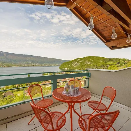 L'hermitage: Lakeside With Terrace, Pool & Parking *