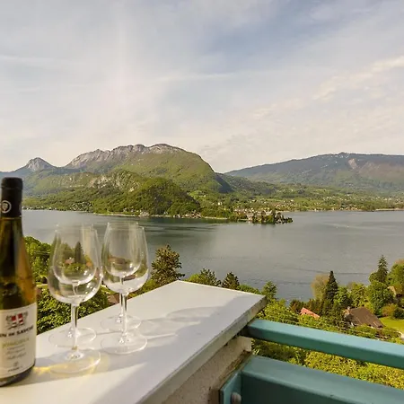 L'hermitage: Lakeside With Terrace, Pool & Parking Talloires