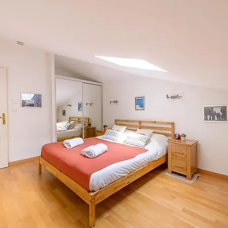L'hermitage: Lakeside With Terrace, Pool & Parking Talloires