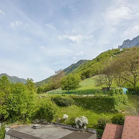 L'hermitage: Lakeside With Terrace, Pool & Parking Apartment