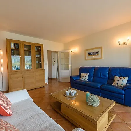 L'hermitage: Lakeside With Terrace, Pool & Parking Apartment